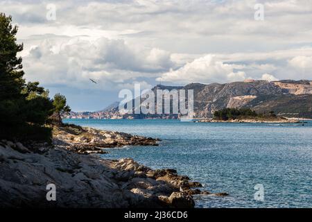 Littoral et paysage de la mer Adriatique sur la côte. Rochers et mer. Banque D'Images