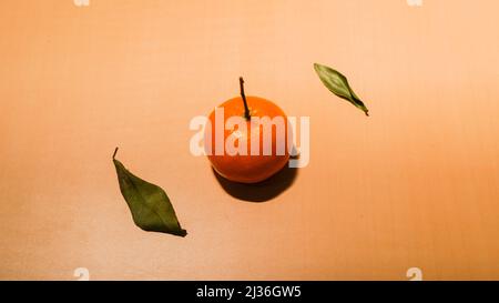 citron vert sur une table en bois dans la cuisine Banque D'Images