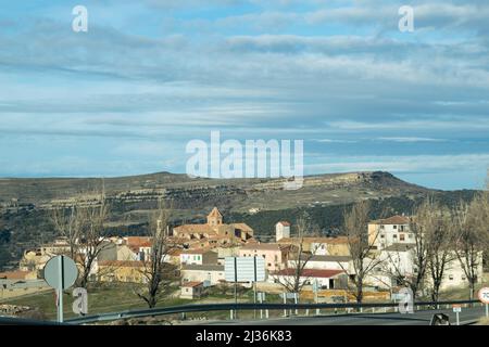 Vue sur la petite ville de Cantavieja. Teruel - Aragon - Espagne Banque D'Images