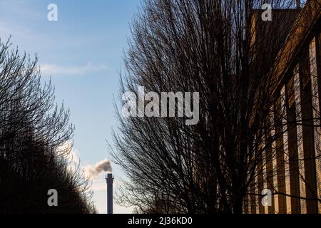 Berlin, Allemagne. 25th mars 2022. La vapeur s'élève d'une centrale de chauffage urbain. Credit: Fernando Gutierrez-Juarez/dpa-Zentralbild/dpa/Alay Live News Banque D'Images