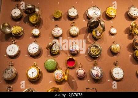 Angleterre, Londres, South Kensington, Musée des Sciences, exposition de la Collection Nelthropp des montres de poche Banque D'Images