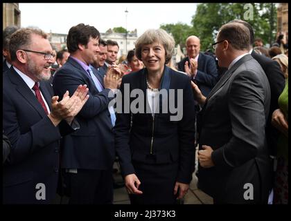 Image ©sous licence de Parsons Media. 11/07/2016. Londres, Royaume-Uni. Theresa May devient la nouvelle première ministre. Theresa May prononce un discours à l'extérieur de la Chambre des communes, après avoir été annoncée, elle sera le Premier ministre britannique mercredi après-midi, après que David Cameron ait pris ses fonctions lorsque le Royaume-Uni a voté pour quitter l'UE.photo d'Andrew Parsons / Parsons Media Banque D'Images