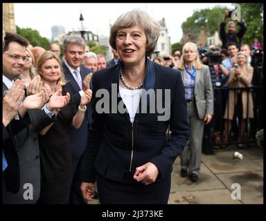 Image ©sous licence de Parsons Media. 11/07/2016. Londres, Royaume-Uni. Theresa May devient la nouvelle première ministre. Theresa May prononce un discours à l'extérieur de la Chambre des communes, après avoir été annoncée, elle sera le Premier ministre britannique mercredi après-midi, après que David Cameron ait pris ses fonctions lorsque le Royaume-Uni a voté pour quitter l'UE.photo d'Andrew Parsons / Parsons Media Banque D'Images