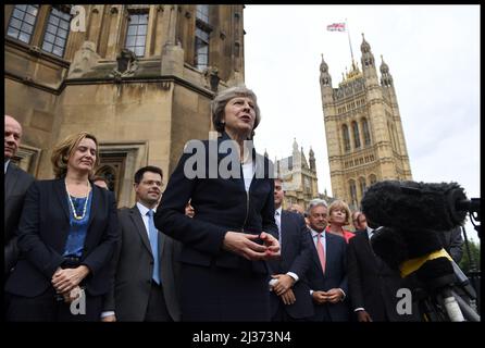 Image ©sous licence de Parsons Media. 11/07/2016. Londres, Royaume-Uni. Theresa May devient la nouvelle première ministre. Theresa May prononce un discours à l'extérieur de la Chambre des communes, après avoir été annoncée, elle sera le Premier ministre britannique mercredi après-midi, après que David Cameron ait pris ses fonctions lorsque le Royaume-Uni a voté pour quitter l'UE.photo d'Andrew Parsons / Parsons Media Banque D'Images