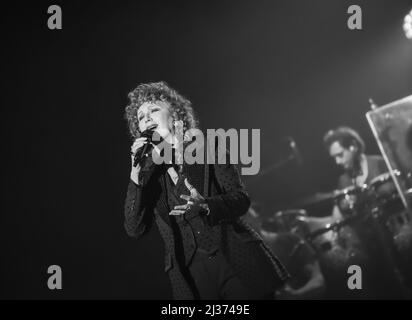 19 mars 2022, Avellino, Campanie, Italie: La chanteuse italienne Fiorella Mannoia - la version de Fiorella Tour 2022 au Théâtre Gesualdo d'Avellino. (Credit image: © Giovanni Esposito/Pacific Press via ZUMA Press Wire) Banque D'Images