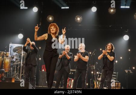 20 mars 2022, Avellino, Campanie, Italie: La chanteuse italienne Fiorella Mannoia - la version de Fiorella Tour 2022 au Théâtre Gesualdo d'Avellino. (Credit image: © Giovanni Esposito/Pacific Press via ZUMA Press Wire) Banque D'Images