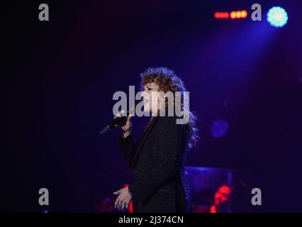 Avellino, Campanie, Italie. 19th mars 2022. La chanteuse italienne Fiorella Mannoia - la version de Fiorella Tour 2022 au Théâtre Gesualdo d'Avellino. (Credit image: © Giovanni Esposito/Pacific Press via ZUMA Press Wire) Banque D'Images