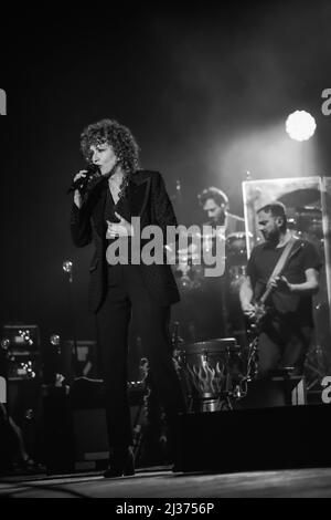 19 mars 2022, Avellino, Campanie, Italie: La chanteuse italienne Fiorella Mannoia - la version de Fiorella Tour 2022 au Théâtre Gesualdo d'Avellino. (Credit image: © Giovanni Esposito/Pacific Press via ZUMA Press Wire) Banque D'Images