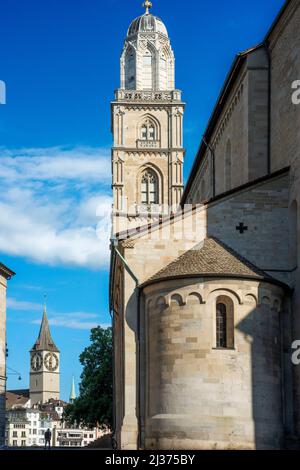 Centre historique de Zurich sur la rivière Limmat, cathédrale Grossmuenster Minster, Zurich, Suisse, Europe Banque D'Images