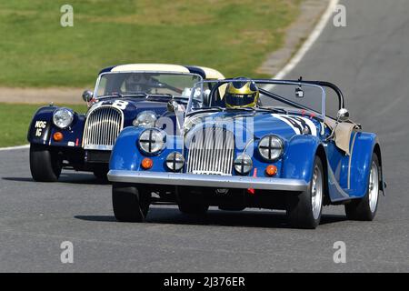 Morgan contre Morgan, Sam Thomas, Morgan plus 8, Kevin Kivlochan, Morgan plus 8, Le Championnat des années 70 de sports de route est une série de courses pour la production de la loi de la route Banque D'Images