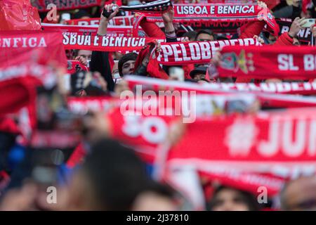 Lisbonne, Portugal. 05th avril 2022. Lisbonne, Portugal. 05 avril 2022. Supporters de Benfica lors du match des 1st finales du segment de l'UEFA Champions League, Benfica vs Liverpool Credit: Alexandre de Sousa/Alay Live News Banque D'Images