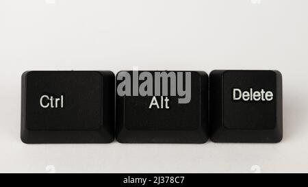 Ctrl Alt Supprimer le texte créé avec les touches du clavier isolées sur fond blanc, raccourci blanc sur clavier noir, vue de dessus Banque D'Images