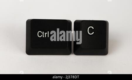 Ctrl C texte de raccourci créé avec des touches de clavier isolées sur fond blanc, Ctrl blanc copie sur clavier noir, vue de dessus Banque D'Images