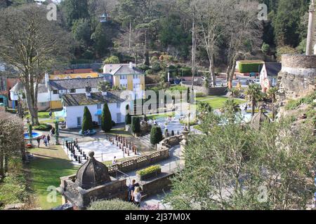 Portmeirion est un charmant village de style italiané sur la côte du nord du pays de Galles, conçu et construit par Sir Clough Williams-Ellis - Royaume-Uni, PETER GRANT Banque D'Images