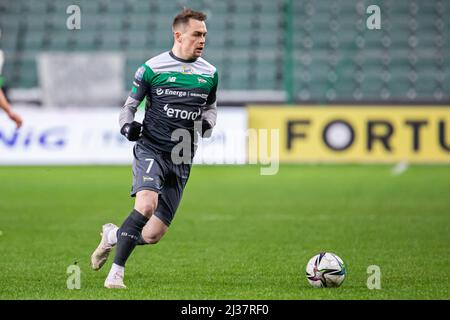 Varsovie, Pologne. 02nd avril 2022. Maciej Gajos de Lechia en action pendant le match polonais PKO Ekstraklasa League entre Legia Warszawa et Lechia Gdansk au Maréchal Jozef Pilsudski Legia Warsaw Municipal Stadium. Score final; Legia Warszawa 2:1 Lechia Gdansk. (Photo de Mikolaj Barbanell/SOPA Images/Sipa USA) crédit: SIPA USA/Alay Live News Banque D'Images