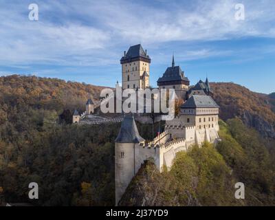 Vue aérienne du château de Karlstejn près de Prague, République tchèque Banque D'Images