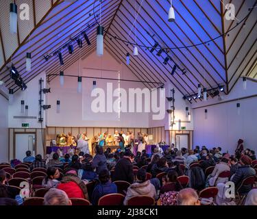 Service en cours. Bhaktivedanta Manor Haveli, Watford, Royaume-Uni. Architecte: Cottrell + Vermeulen Architecture Ltd, 2021. Banque D'Images