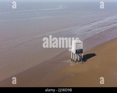 Une vue aérienne du phare de Low c'est l'un des trois phares de Burnham-on-Sea, Somerset, c'est un bâtiment classé Grade II. Banque D'Images