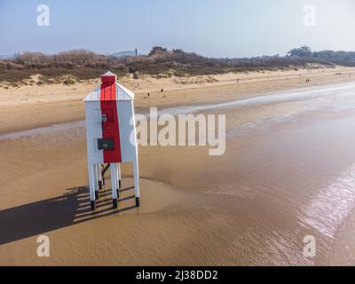 Une vue aérienne du phare de Low c'est l'un des trois phares de Burnham-on-Sea, Somerset, c'est un bâtiment classé Grade II. Banque D'Images
