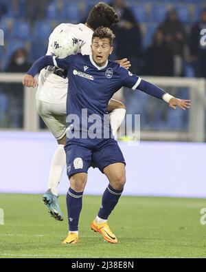 Ferrara, Italie. 05th avril 2022. Ferrara (FE), Italia, 5 Aprile, stadio Paolo Mazza, 33Â° giornata Campionato Serie BKT 2021/2022, incontro tra le escadron della SPAL e del Cosenza Calcio, nella foto: 5 Salvatore Esposito crédit: Independent photo Agency/Alay Live News Banque D'Images