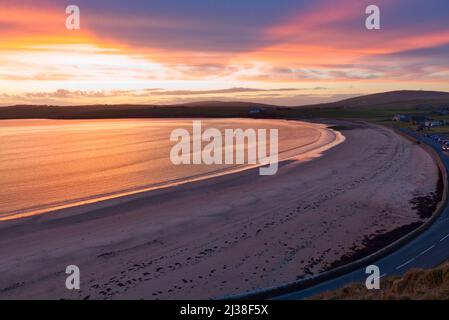 Coucher de soleil sur la baie de Scapas, Orcades Banque D'Images