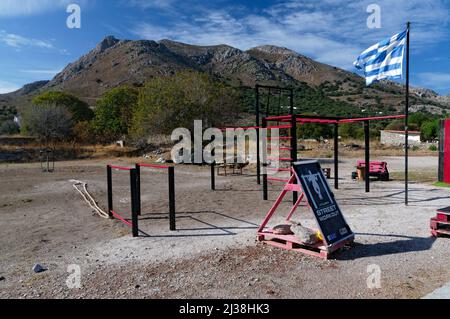 Street Workout Outdoor Gym, Livadia, Tilos, îles Dodécanèse, Egée du Sud, Grèce. Banque D'Images