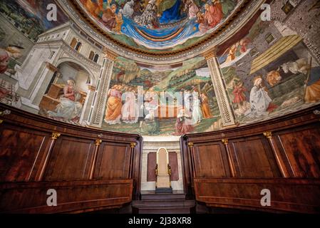 Fresques sur le dôme intérieur de la cathédrale de Santa Maria Assunta (cathédrale de l'Assomption de la Sainte Vierge Marie) à Spoleto, Ombrie, Italie Banque D'Images