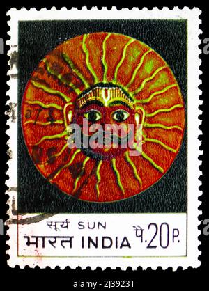MOSCOU, RUSSIE - 26 MARS 2022: Timbre-poste imprimé en Inde montre 'un' masque, série de masques indiens, vers 1974 Banque D'Images