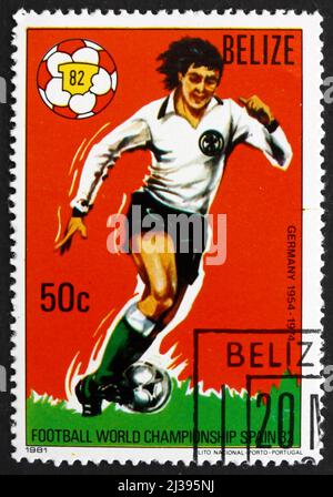 BELIZE - VERS 1981: Un timbre imprimé à Belize montre joueur allemand, coupe du monde de football 1982, Espagne, vers 1981 Banque D'Images
