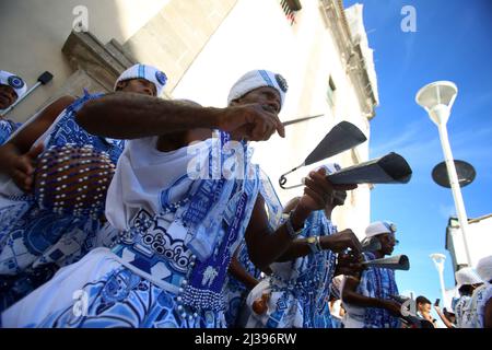 salvador, bahia, brésil - 5 février 2018 : membres du groupe Filhos de Gandhy vu à Pelourinho, Centre historique de la ville de Salvador. Banque D'Images