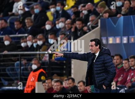 Villarreal, Espagne. 06th avril 2022. Football: Ligue des Champions, Villarreal FC - FC Bayern Munich, quarts de finale, première étape à l'Estadio de la Ceramica. L'entraîneur de Villarreal Unai Emery donne des instructions. Credit: Sven Hoppe/dpa/Alay Live News Banque D'Images