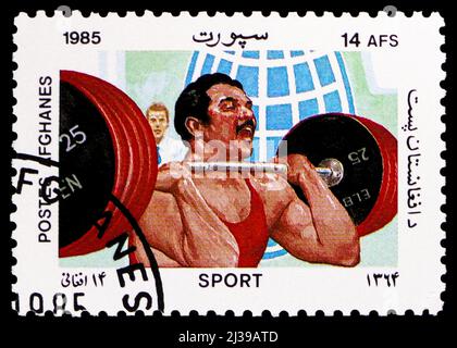 MOSCOU, RUSSIE - 26 MARS 2022: Timbre-poste imprimé en Afghanistan montre l'haltérophilie, série Sport, vers 1985 Banque D'Images