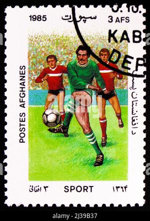 MOSCOU, RUSSIE - 26 MARS 2022 : timbre-poste imprimé en Afghanistan montre football, série Sport, vers 1985 Banque D'Images