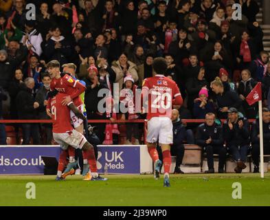 Nottingham, Royaume-Uni. 06th avril 2022. James Garner (37 forêt) célèbre le score lors du match de Champioinship de l'EFL entre la forêt de Nottingham et Coventry au City Ground à Nottingham, Angleterre Paul Bisser/SPP crédit: SPP Sport Press photo. /Alamy Live News Banque D'Images