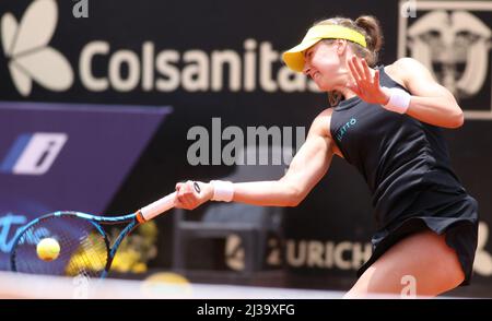 Bogota, Colombie. 6th avril 2022. Rebecca Perterson de Suède joue pendant le match contre Tatjana Maria d'Allemagne au tournoi Copa Colsanitas WTA le 6 avril 2022 à Bogota, Colombie. (Credit image: © Daniel Garzon Herazo/ZUMA Press Wire) Banque D'Images