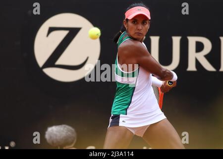 Bogota, Colombie. 6th avril 2022. Yuliana Lizarazo de Colombie joue pendant le match contre Mirjam Bjorklund de Suède au Copa Colsanitas WTA Tournament le 6 avril 2022 à Bogota, Colombie. (Credit image: © Daniel Garzon Herazo/ZUMA Press Wire) Banque D'Images