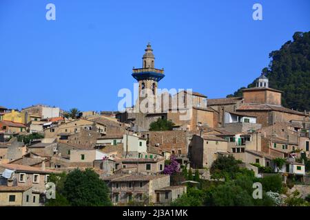 Une belle vue sur le monastère de Valldemossa dans la journée à Majorque, Espagne. Banque D'Images