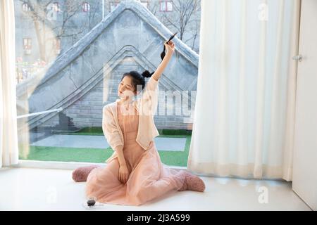 Le temps de loisirs de la belle jeune fille à la mode à Pékin - photo de stock Banque D'Images