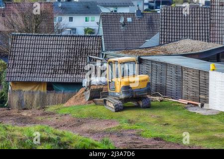 Marienheide, Allemagne - 15 avril 2019 : excavateurs de pelle Volvo sur un chantier de construction. Banque D'Images