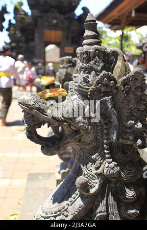 Cérémonie à Pura Goa Lawah ou au temple de la grotte de Goa Lawah Bat à Goa Lawah, Klungkung, Bali, Indonésie. Banque D'Images