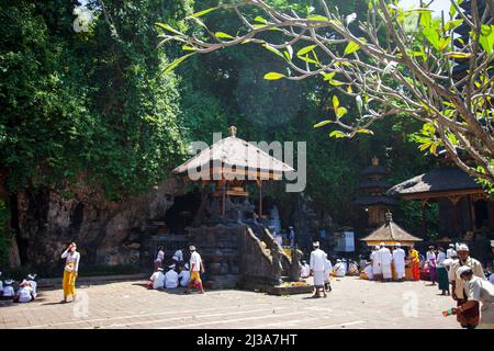 Cérémonie à Pura Goa Lawah ou au temple de la grotte de Goa Lawah Bat à Goa Lawah, Klungkung, Bali, Indonésie. Banque D'Images