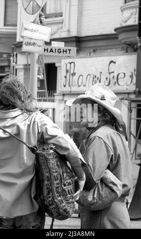 Célèbre de Woodstock, chef de file hippie Wavy Sjus participant au Haight Ashbury Street Festival à San Francisco, Californie Banque D'Images