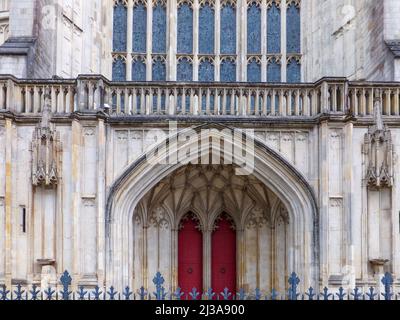 La Cathédrale de la Sainte Trinité, Saint Pierre, Saint Paul et Saint Swithun, plus communément connue sous le nom de Cathédrale de Winchester. Banque D'Images