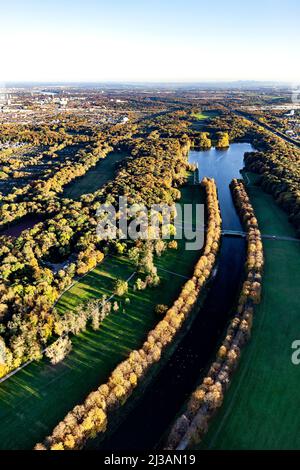 Ceinture verte extérieure avec Decksteiner Weiher, Cologne, Rhénanie-du-Nord-Westphalie, Allemagne Banque D'Images