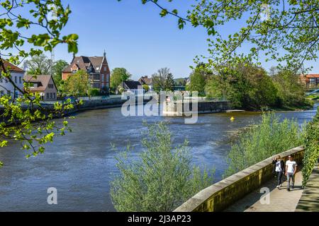 Langer Wall, Weser Promenade, Weser, Hamelin, Basse-Saxe, Allemagne Banque D'Images