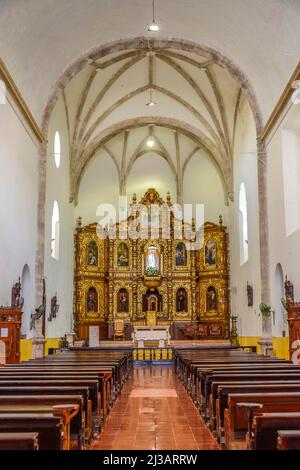 Figure de la Vierge Marie, Haut autel, Eglise, Convento de San Antonio de Padoue, Izamal, Yucatan, Mexique Banque D'Images