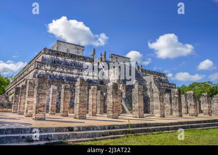 Temple guerrier Templo de los Guerreros, Chichen Itza, Yucatan, Mexique Banque D'Images