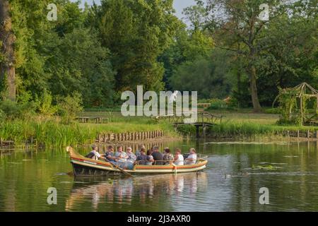 Excursion en bateau, Woerlitz Garden Kingdom, Saxe-Anhalt, Allemagne Banque D'Images