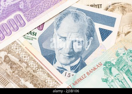 Gros plan des billets de liras mélangés vieux lire turque vers les années 2000 Banque D'Images