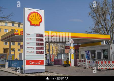 Prix de l'essence, Station-service Shell, Berlin, Allemagne Banque D'Images